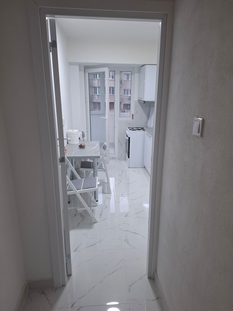 Apartment, 3 Rooms,nearby Piata Victoriei and Gara de Nord, Main Railwaystation