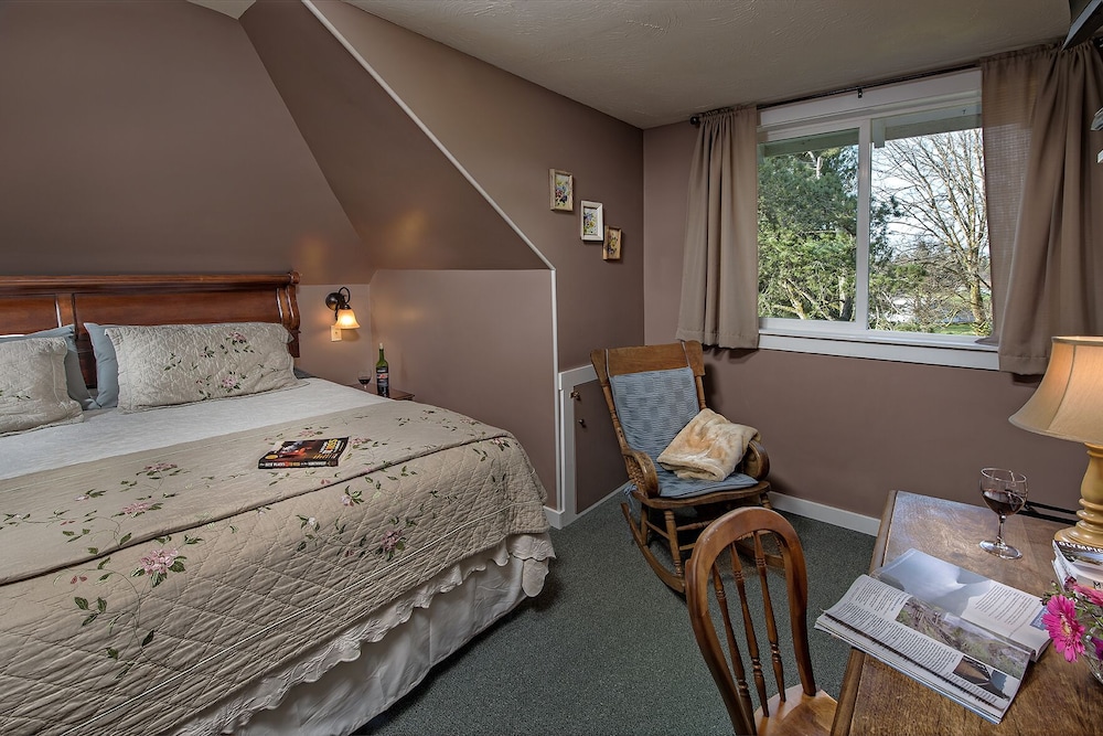 Miller Tree Inn view 4