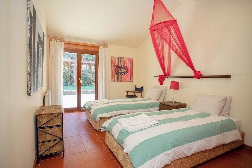 Liiiving in Caminha Countryside Pool House
