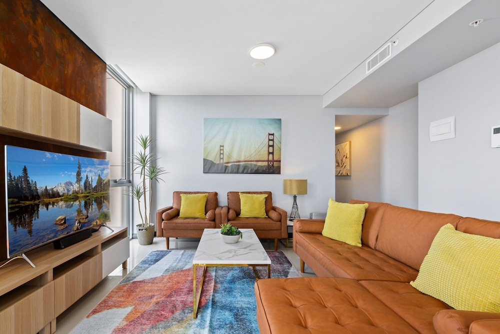 Central 2-bed With Parking & Stunning Views