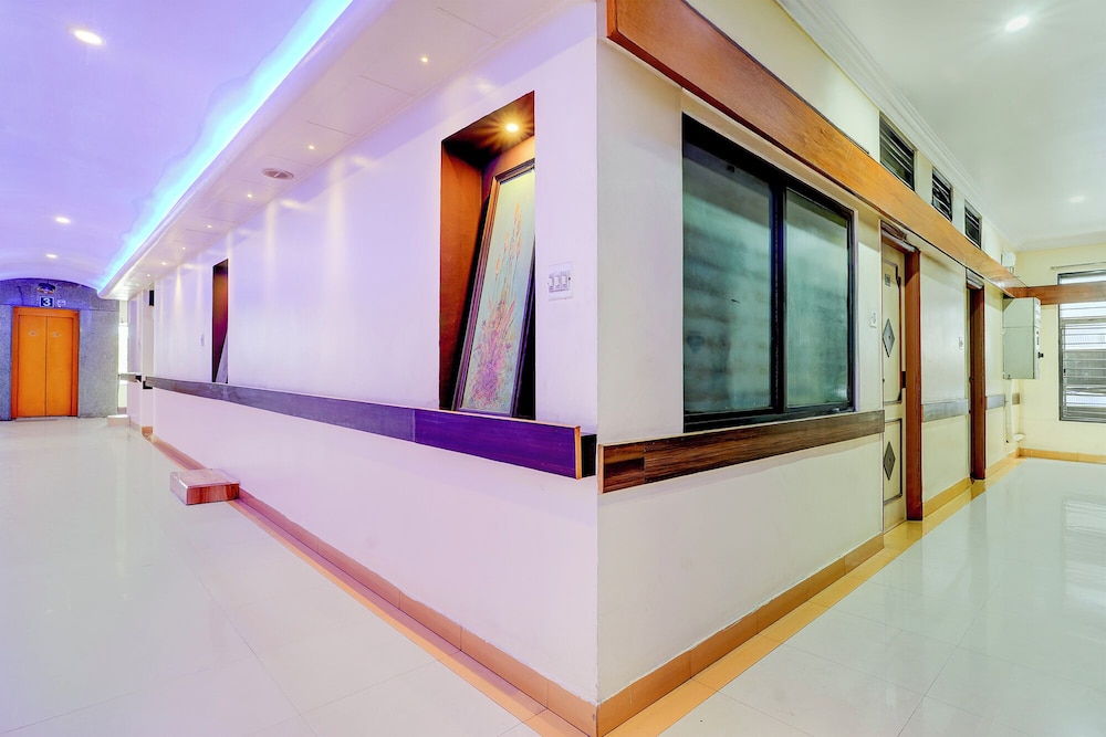 Fabhotel Madhura Residency