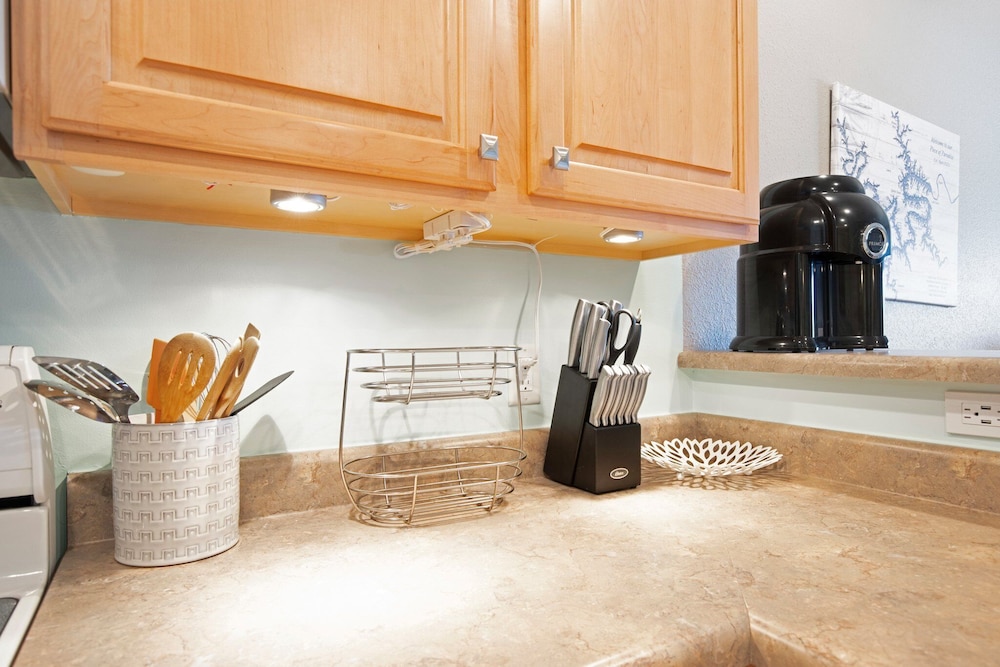 Experience Lakeside Living at Its Finest: Stunning Views and Prime Location!