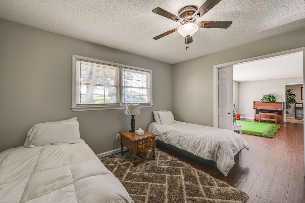 Golf Course Views & Games Galore - Vine Grove Gem!