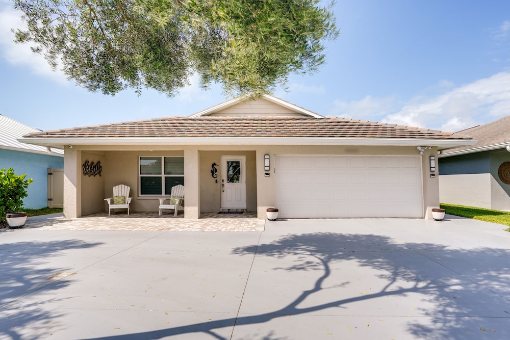 Naples Park Rental w/ Hot Tub ~ 1 Mi to Beach! view 4