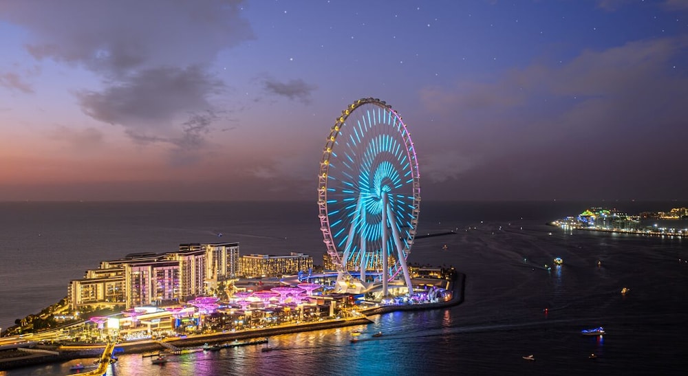 LUX The Premium Dubai Eye View Suite 2