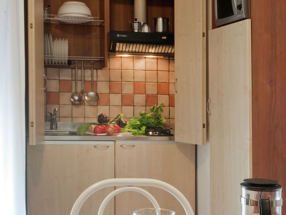 Vibrant Apartment in Rimini With Balcony photo 4