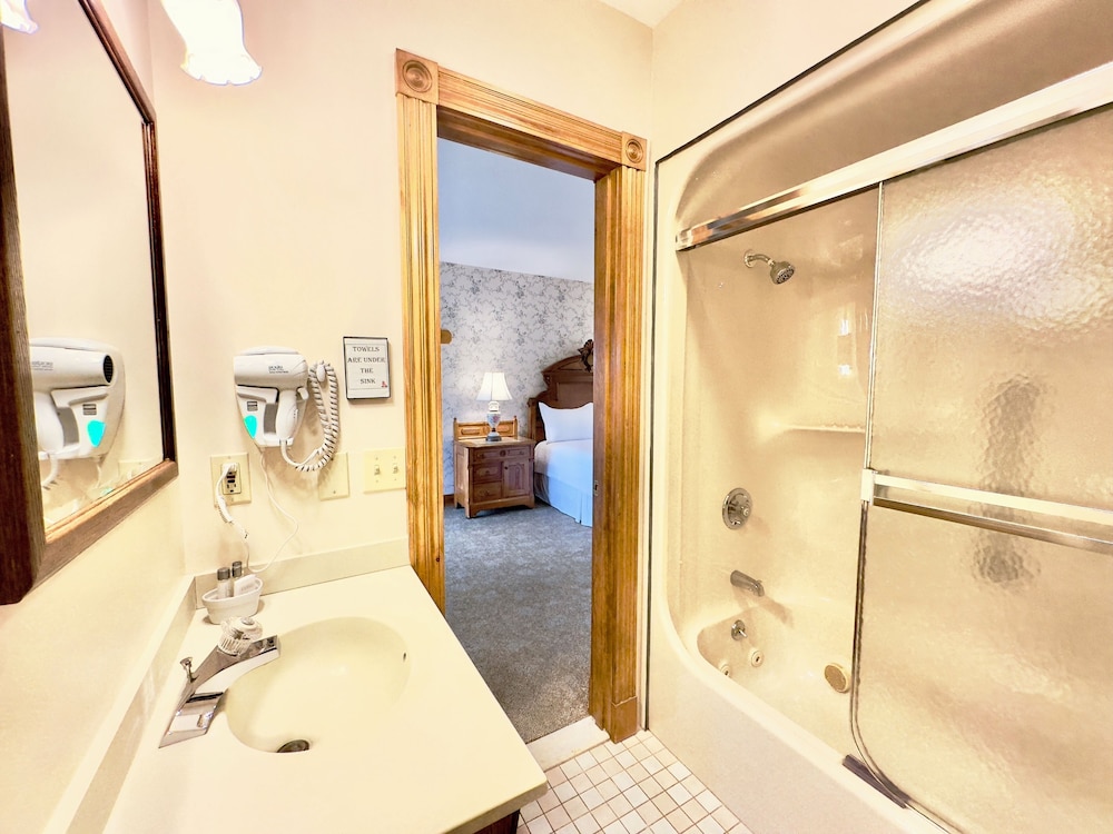 Rose Farm Inn