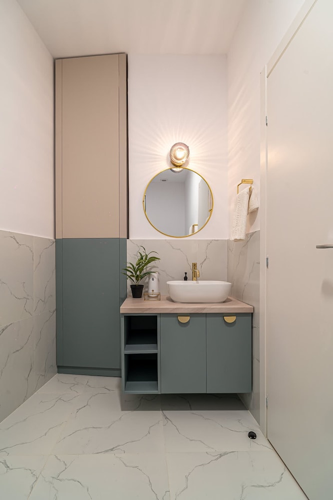 Loggia Luxe 5BR Living in Universitatii Area