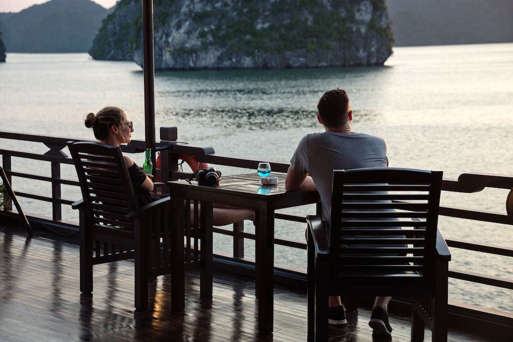 Pelican Halong Cruise
