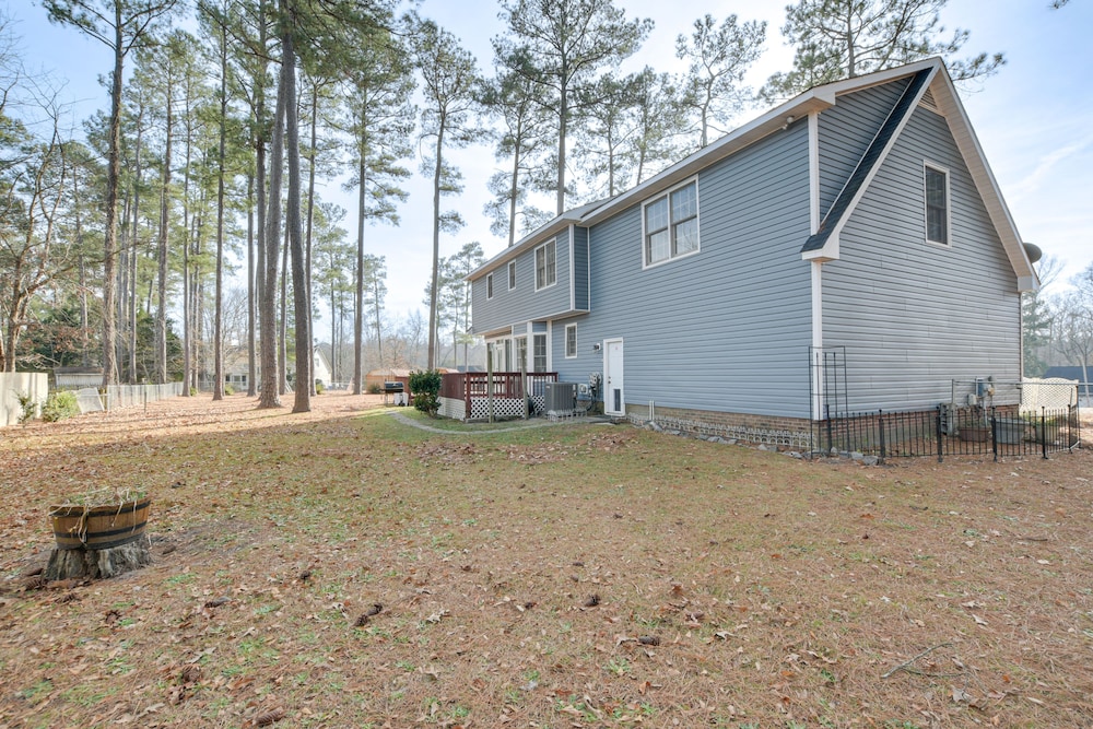Lovely Fayetteville Home: Deck & Fireplace! view 3