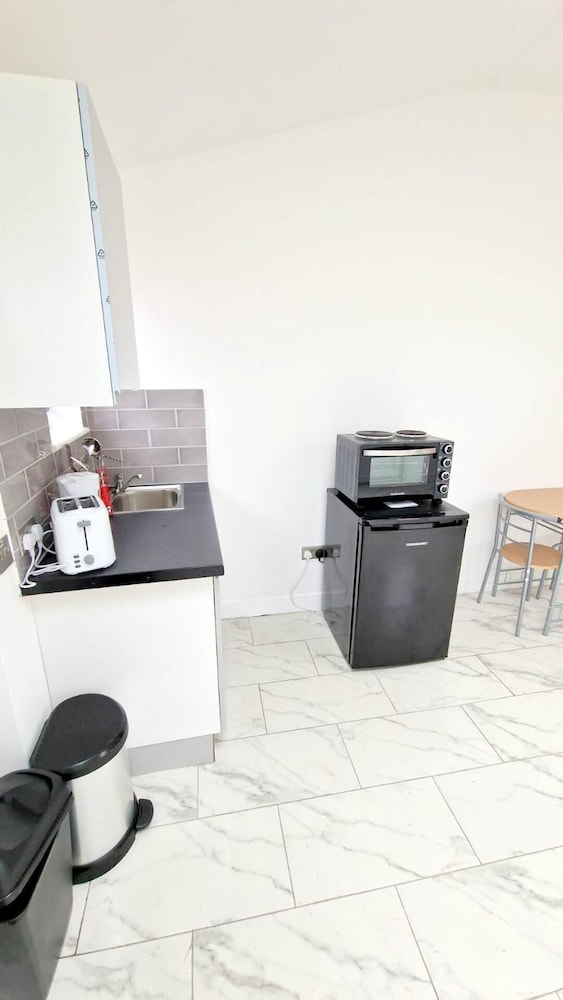 Croydon Vacations - Large Triple Studio Flat - Croydon - Property Image 5