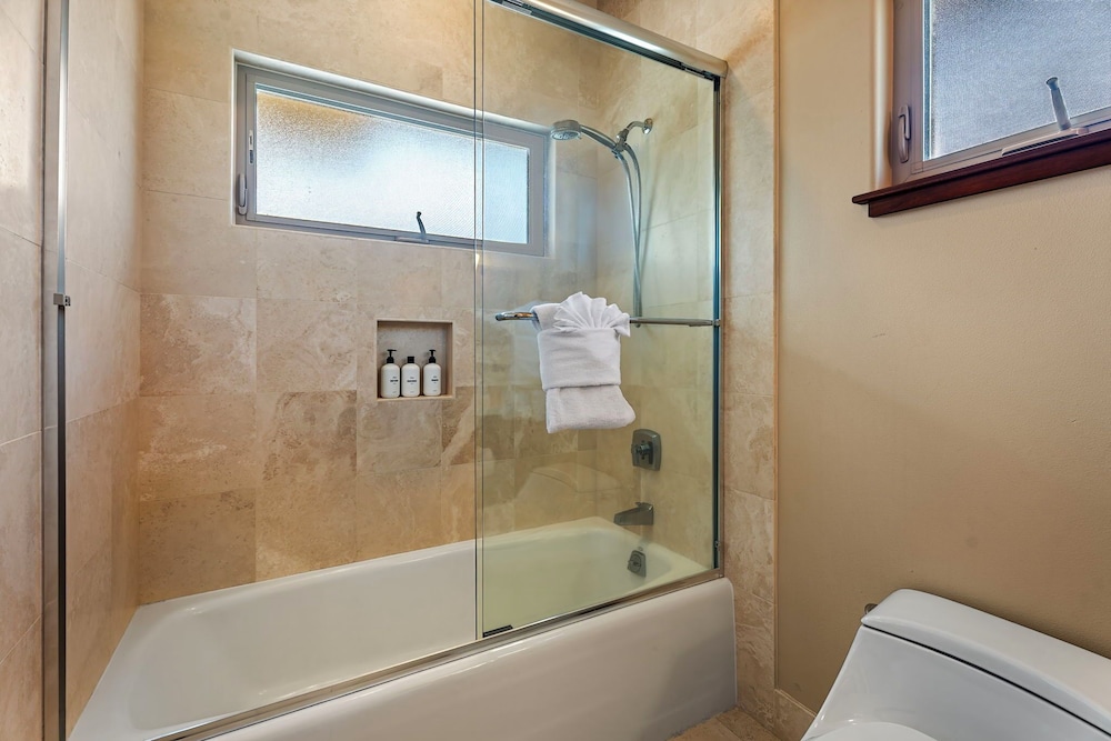Family-friendly & Romantic Getaway - Beach Club Access- Vrkcv