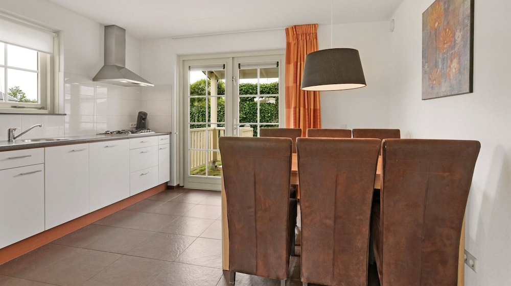 Bungalow in South Holland by the Water