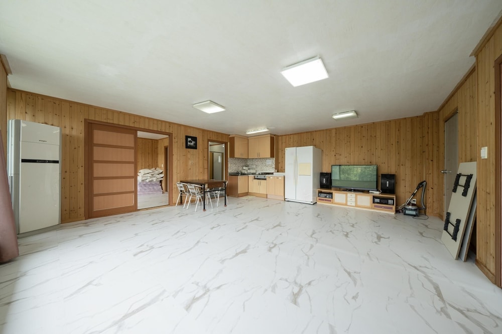 Yangpyeong Sky&lake pet Friendly Pension view 5