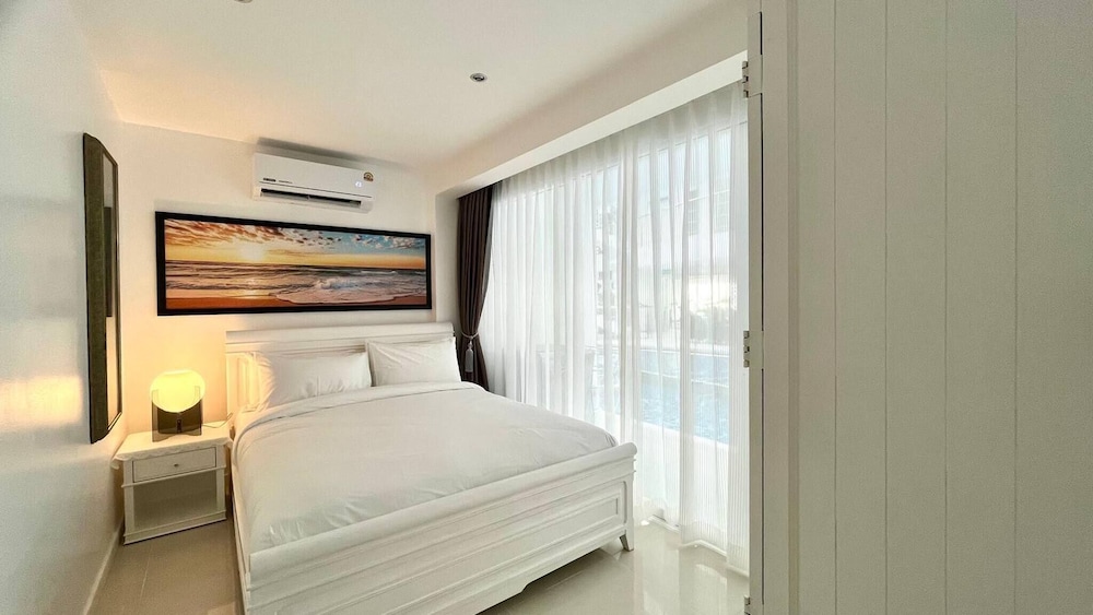 B12 - 2 Bedroom Condo With Pool Access, Karon Beach