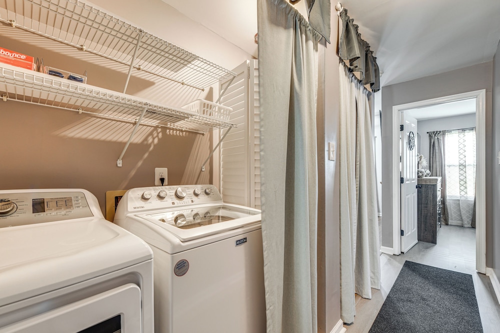 5 Mi to Dtwn: Family-friendly Home in Richmond!