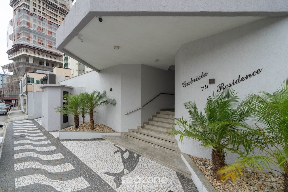 Apt With sea View and Barbecue in Itapema Gbl601
