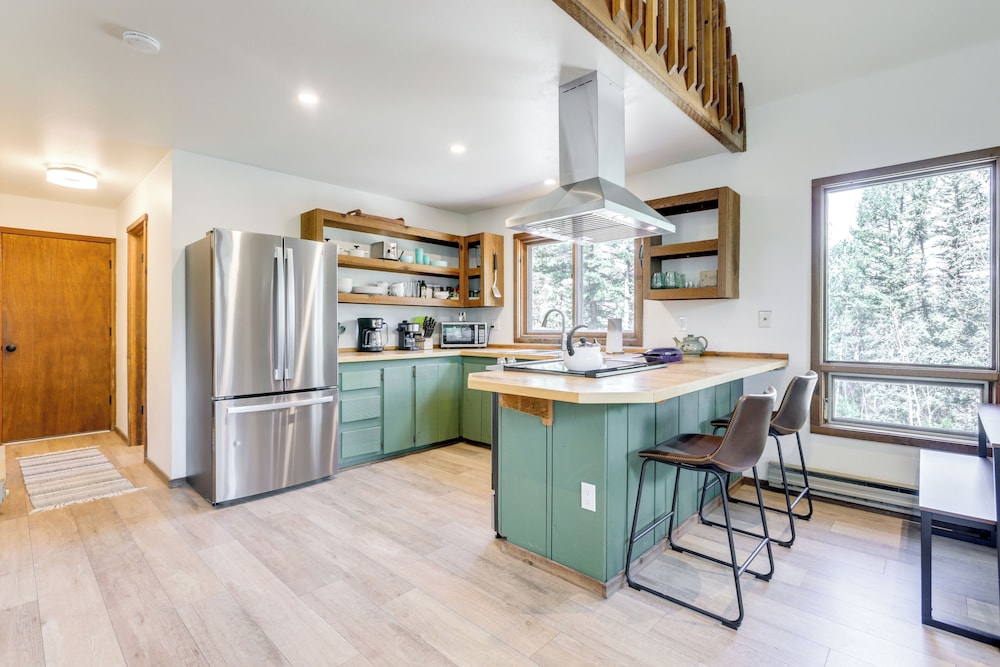 Steps to Crystal River: Hideaway w/ Mountain Views