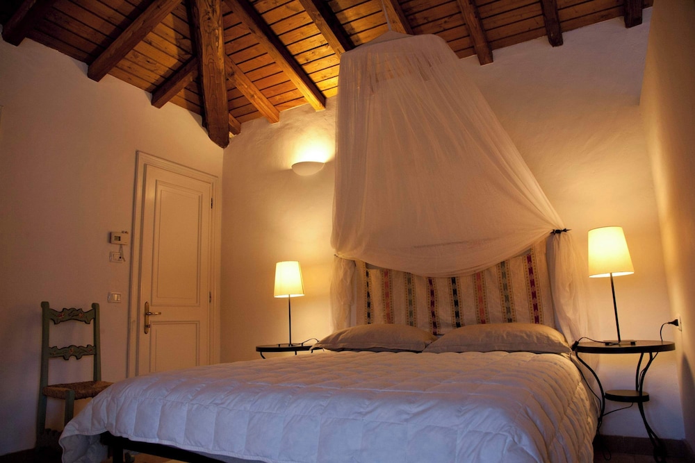 Casale Vecchio Abruzzo Countryside Spacious and Authentic Private Villa With Pool in an Olive Grove photo 5