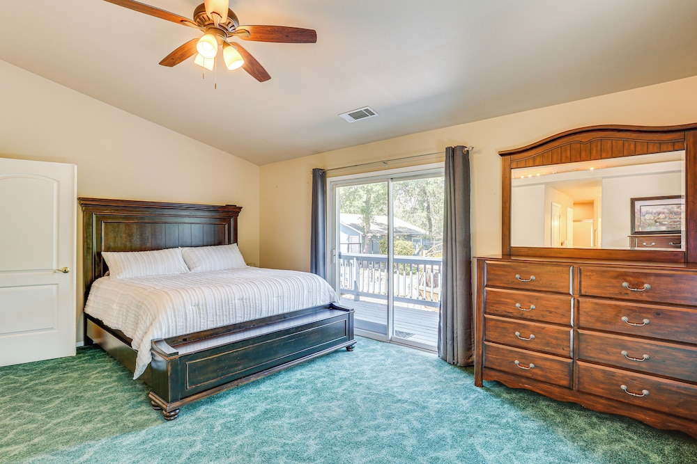 10 Mi to Redding: Serene Escape w/ Spacious Yard!