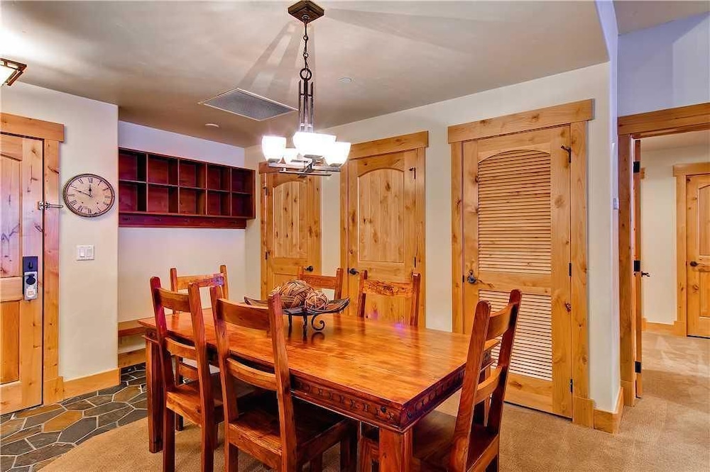 6107 Bear Lodge, Trappeur's Crossing Apartment 3