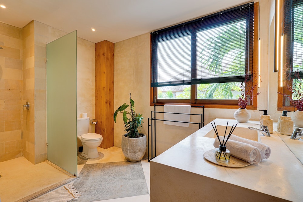 Stylish Canggu Apartment near Berawa Beach