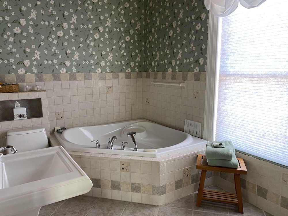 New Bern Vacations - Hanna House Bed  Breakfast - Property Image 35