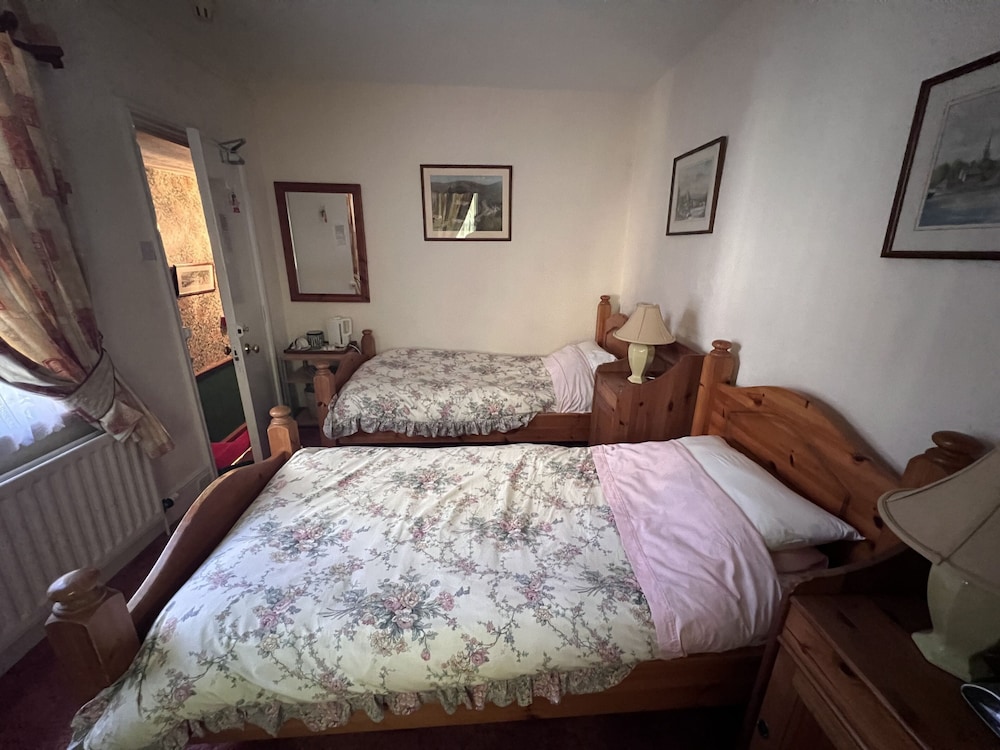 Lynmouth Vacations - The Captain's House - Property Image 4