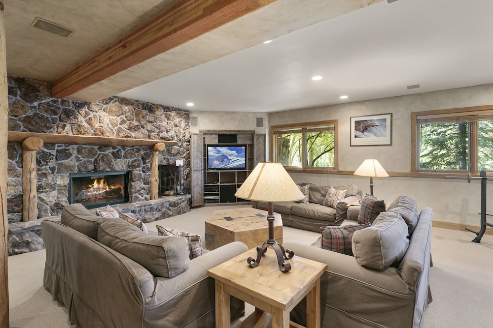 Thistle Drive Home at Deer Valley Resort - 4 Bedroom Home #3020 4 Condo