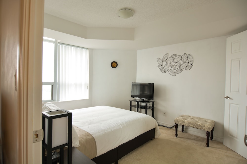 Maplewood Suites - Square One
