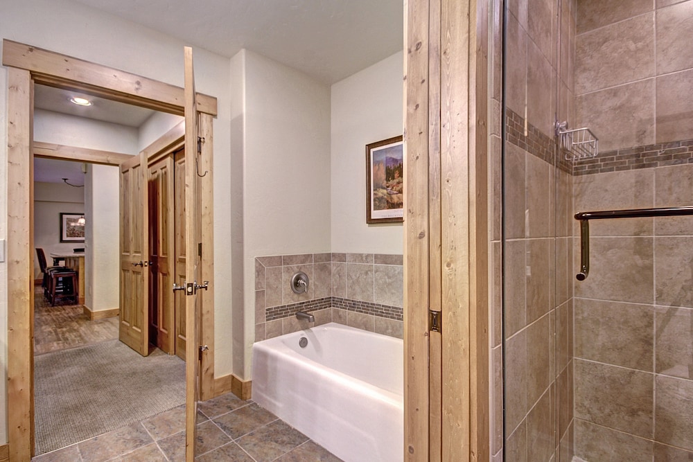 Ski-in 2br W/luxe Decor Steps To Winter Activities 2 Bedroom Townhouse by RedAwning
