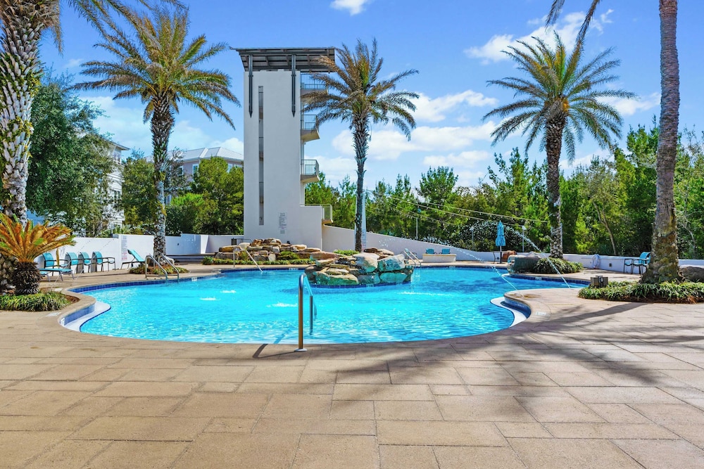 Back to the Beach by Avantstay with Pool Access