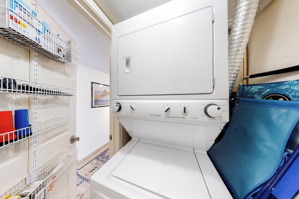 Corner 3BR w/ Gulf Views, Pools, Hot Tub, Sauna