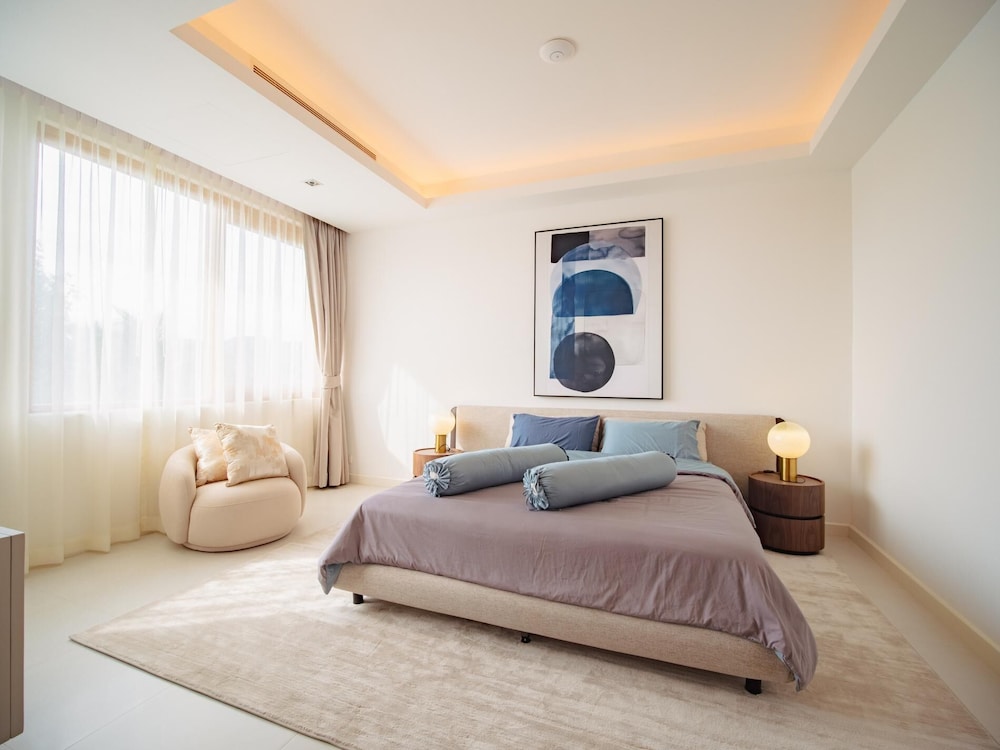 Luxurious 5bedroom White Estate Villa Private Lake