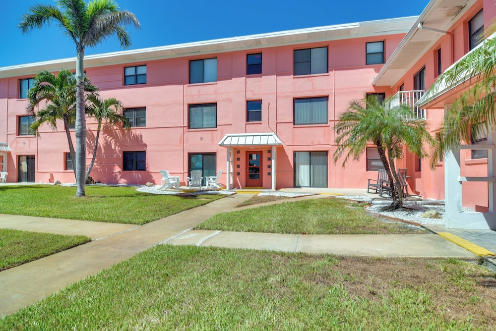 Condo at Upham Beach Park w/ Heated Pool Access!