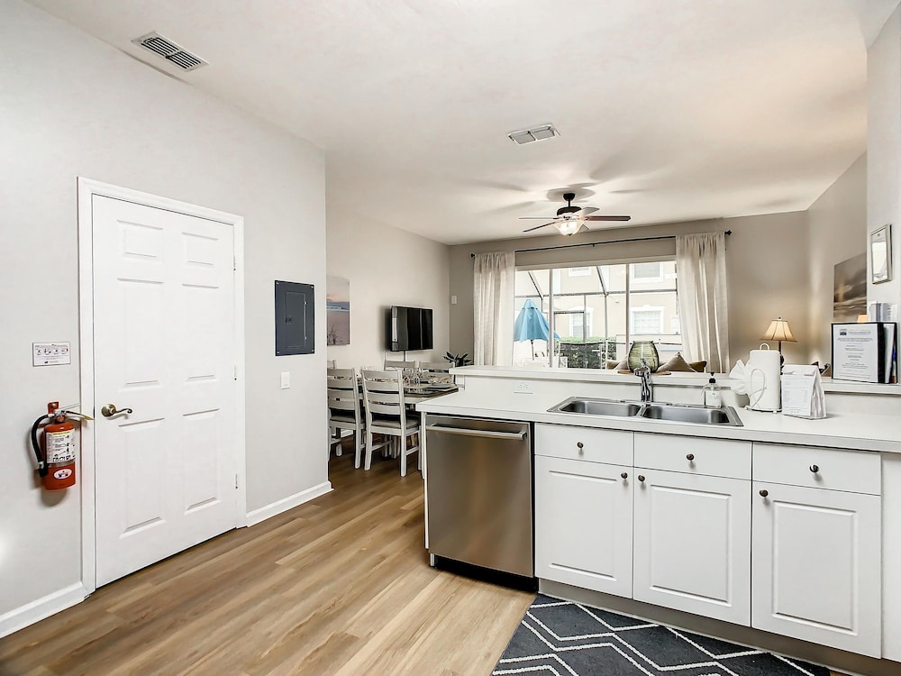 Windsor Palms Townhome w Private Pool Near Disney