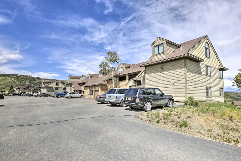 < Half Mi to Ski Lifts: Cozy Granby Ranch Studio! view 4