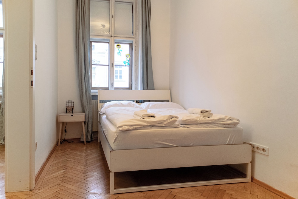 Comfort 3BR Apt Near Wiener Stadthalle
