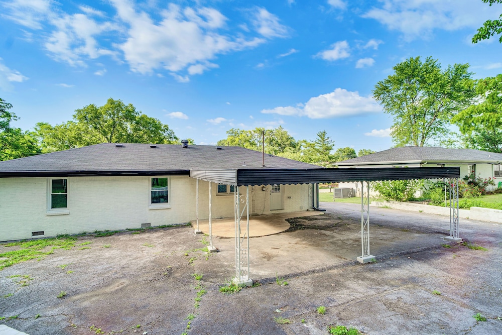 1 Mi to Downtown Gallatin: Family-friendly Home! view 5