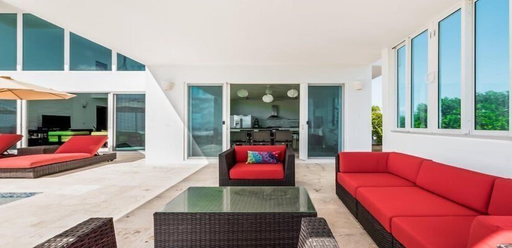Villa Tequila Sunrise - Image 2