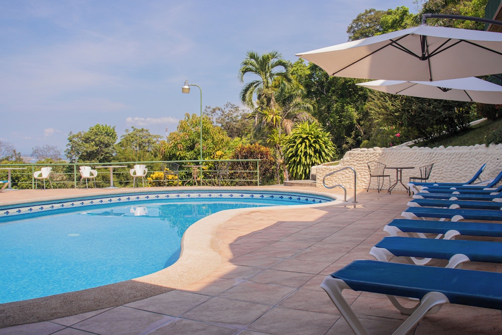 Tabulia Tree Hotel and Villas
