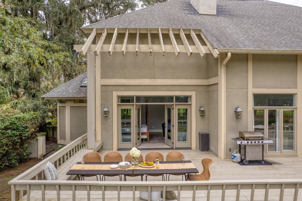 Hilton Ivory by Avantstay Luxe Home + Pool/patio view 4