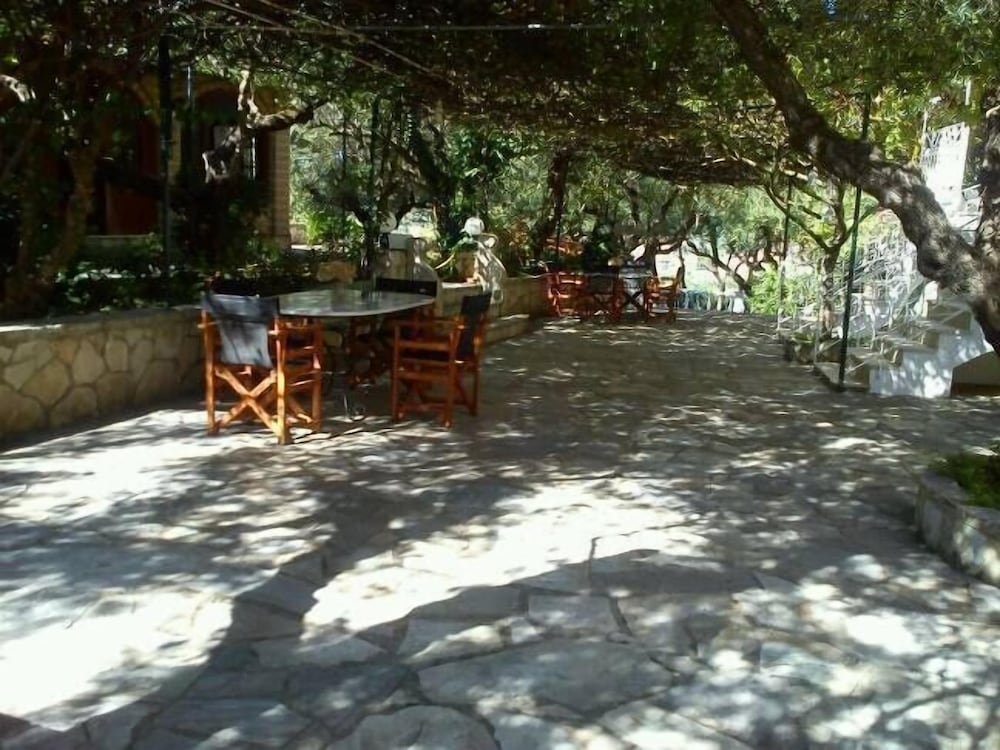 Sofos Apartments