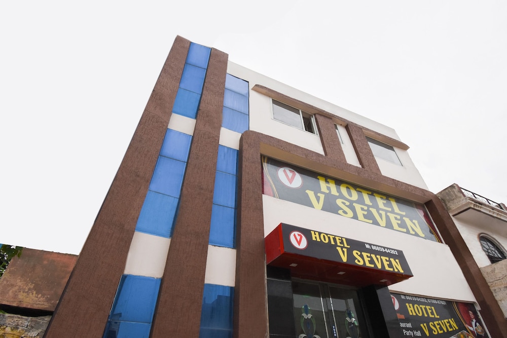 OYO 48899 Hotel V Seven - Property Image 8