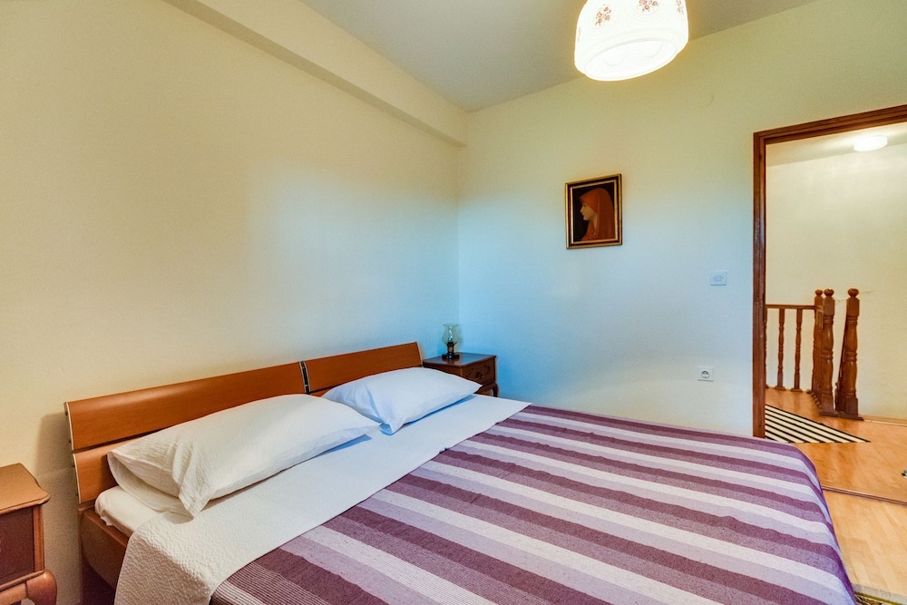 Land - 100m From the sea - A2 view 4