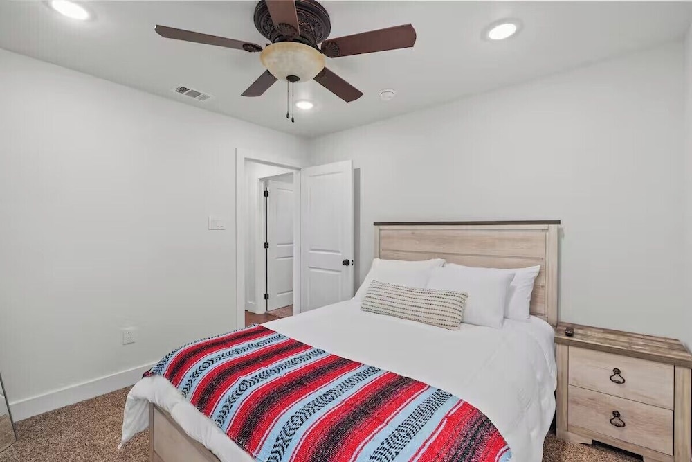 7 min to Stockyards- Cozy & Stylish Home