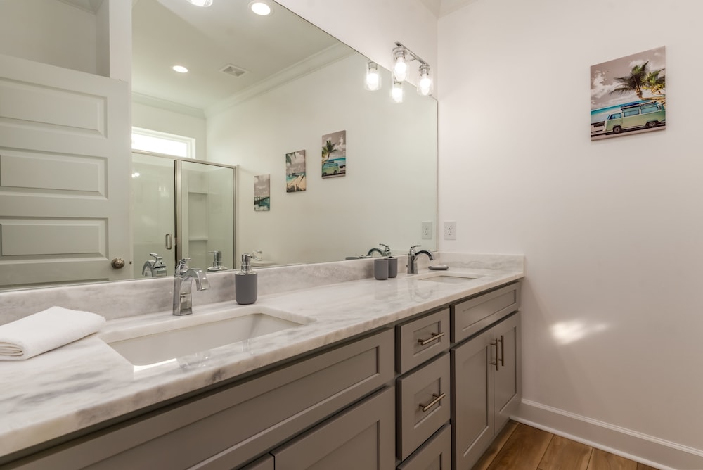 Beautiful C's - 2924 Bienville Blvd 5 Bedroom Home