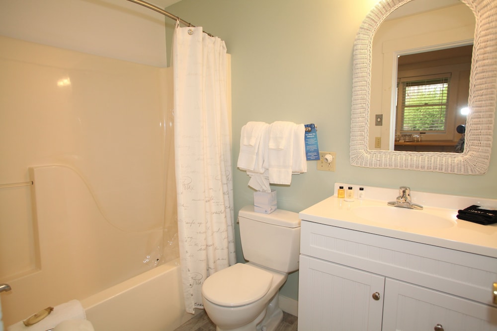 Glen Cove Inn & Suites
