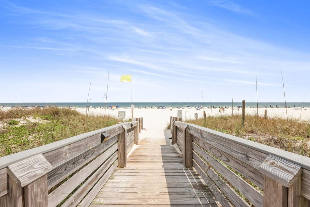 Admirals Quarters 508- Luxury Beachfront Condo 3 Bedrooms 3 Baths 5th Floor