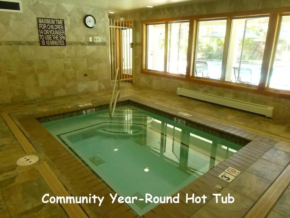 Lake Tahoe Vacations - Cartwright Corner Condo 4 Bedroom Townhouse by RedAwning - Property Image 16